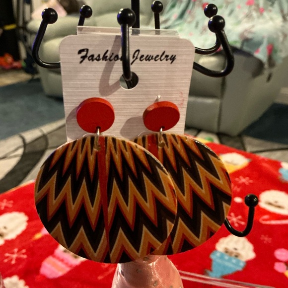 Earrings - Picture 5 of 5